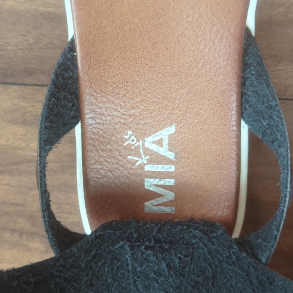 Mia kids sandals size 4 - Picture 2 of 8